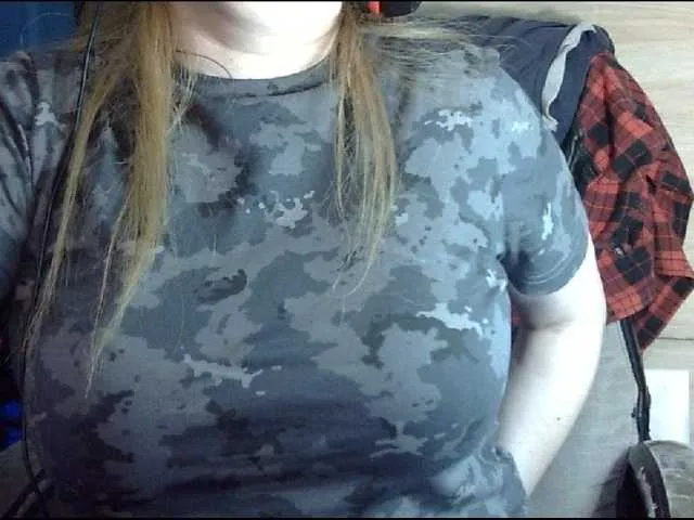 Live sex webcam photo for YourDesire36 #273304175