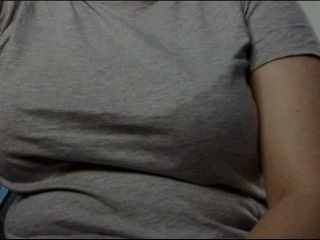 Live sex webcam photo for YourDesire36 #273500845
