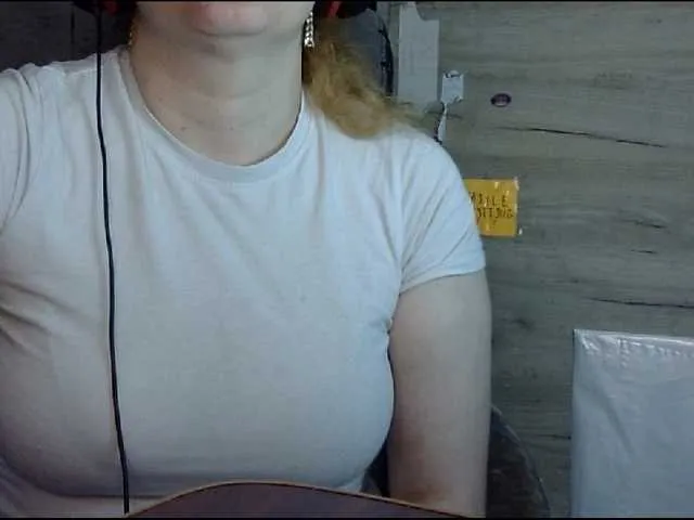 Live sex webcam photo for YourDesire36 #273791225