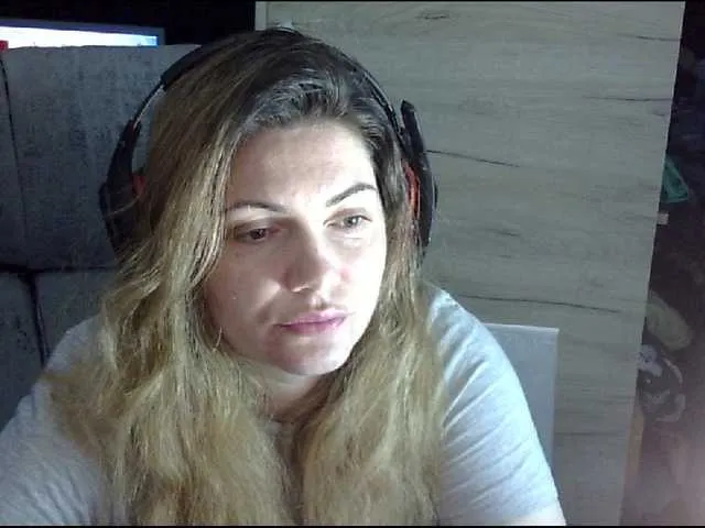 Live sex webcam photo for YourDesire36 #273818279