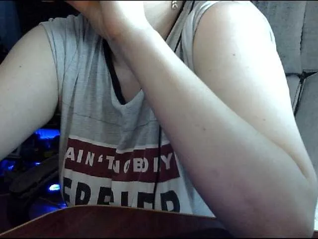 Live sex webcam photo for YourDesire36 #273904271