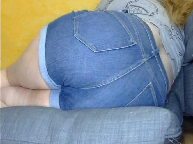 Live sex webcam photo for YourDesire36 #275643288