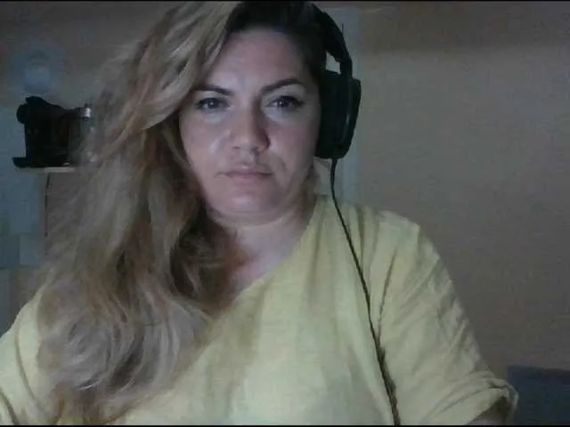 Live sex webcam photo for YourDesire36 #275772076