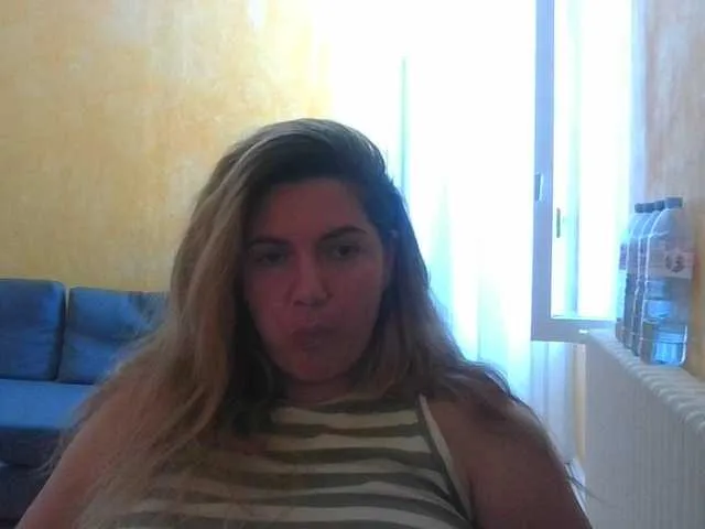 Live sex webcam photo for YourDesire36 #276233578