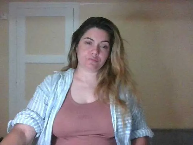 Live sex webcam photo for YourDesire36 #276288677