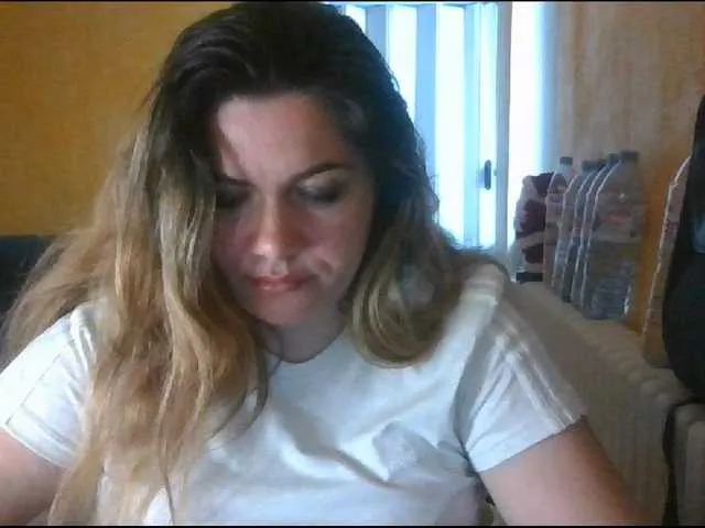 Live sex webcam photo for YourDesire36 #276702177