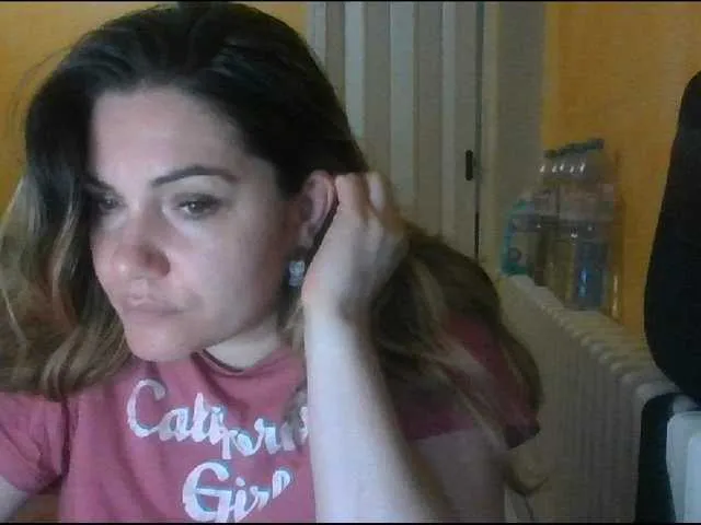 Live sex webcam photo for YourDesire36 #276854657