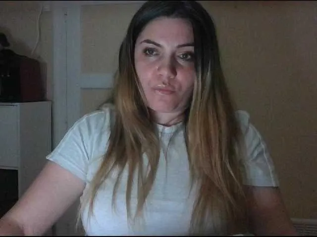 Live sex webcam photo for YourDesire36 #277000627