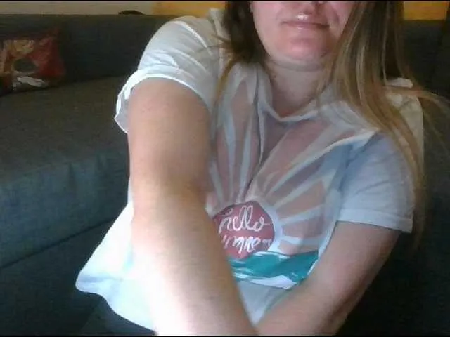 Live sex webcam photo for YourDesire36 #277031440