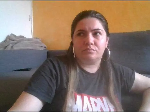 Live sex webcam photo for YourDesire36 #277912554