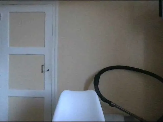 Live sex webcam photo for YourDesire36 #277941360