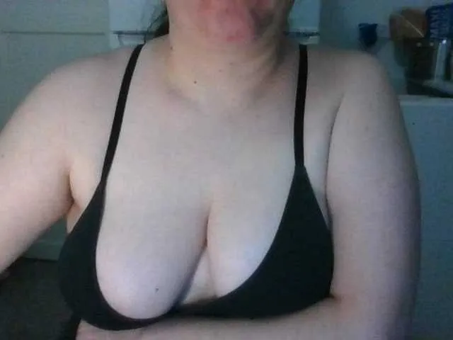 Live sex webcam photo for YourDesire36 #292192363