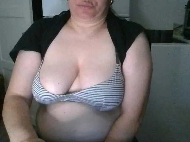 Live sex webcam photo for YourDesire36 #292217156
