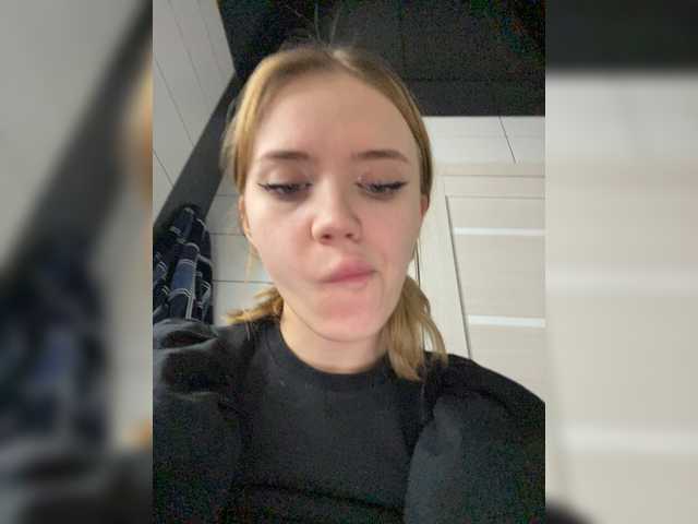 Live sex webcam photo for YourDreamms #272310974