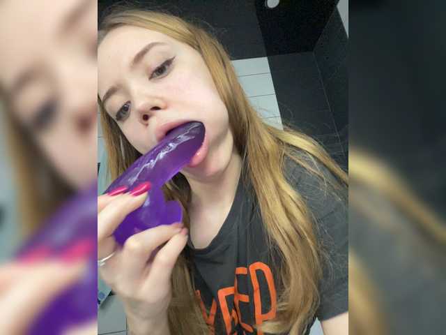 Live sex webcam photo for YourDreamms #272392315