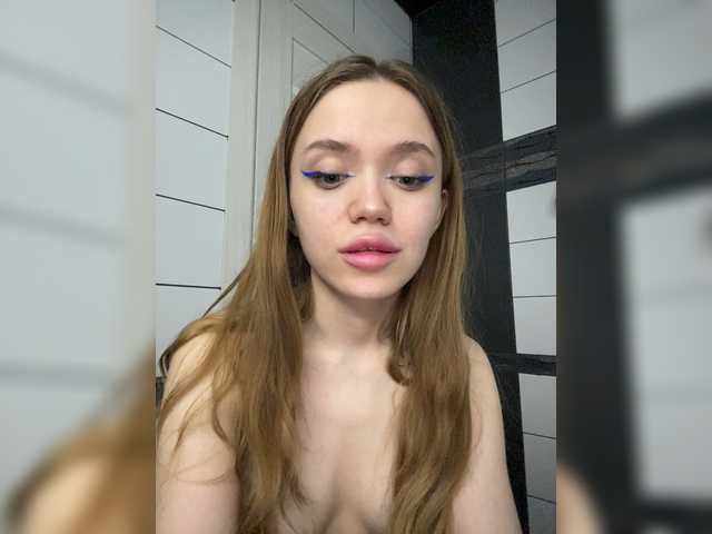 Live sex webcam photo for YourDreamms #273143863