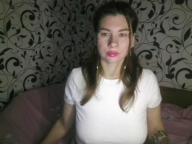 Live sex webcam photo for YourEmilie #292534152