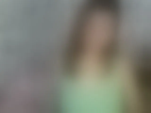 Live sex webcam photo for YourEmilie #292577665