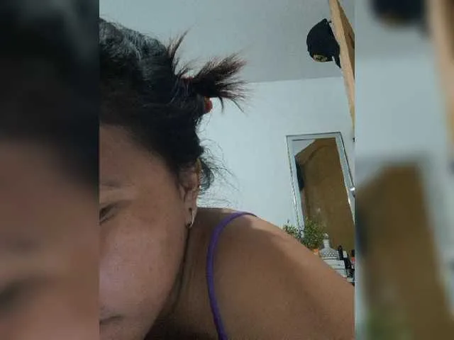 Live sex webcam photo for YourGirl9 #272354133