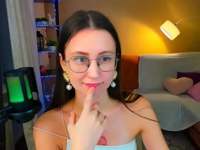 Live sex webcam photo for YourLovellyStory #292275371