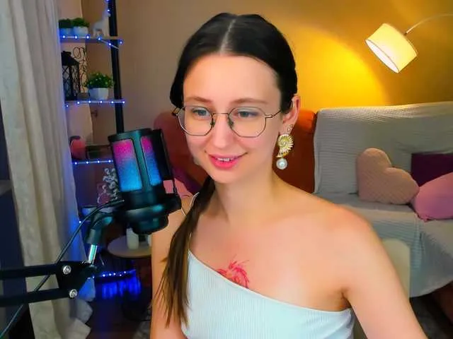 Live sex webcam photo for YourLovellyStory #292277138