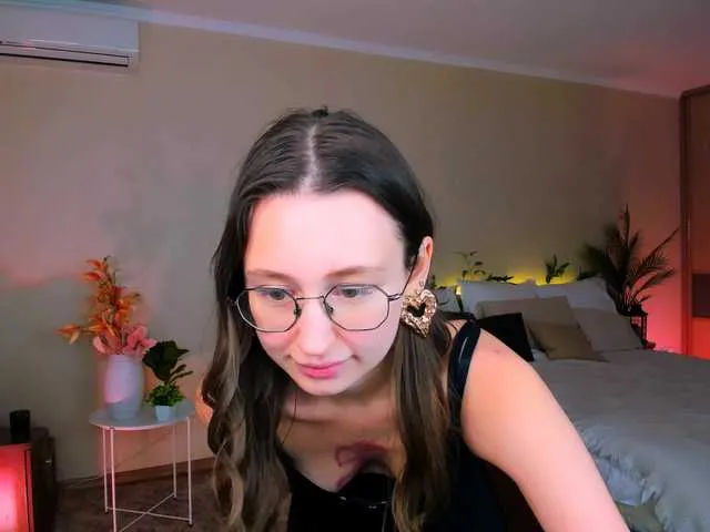 Live sex webcam photo for YourLovellyStory #292409703