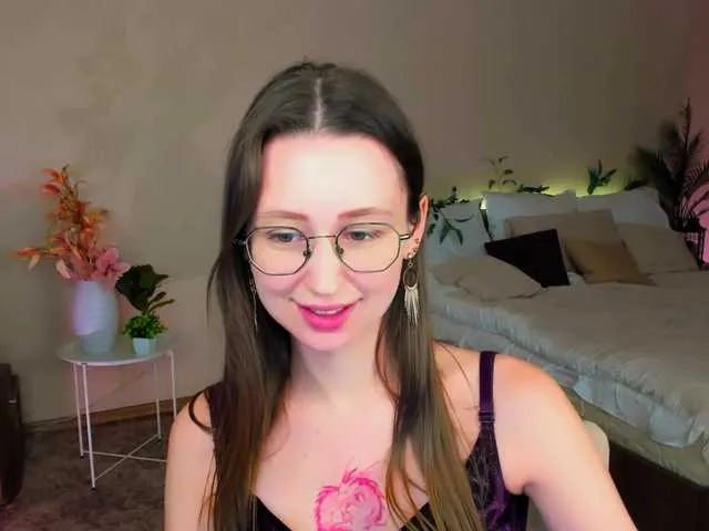 Live sex webcam photo for YourLovellyStory #292415591