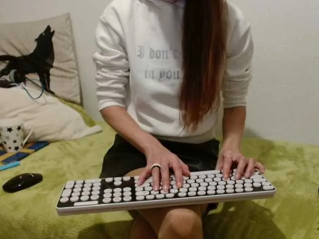 Live sex webcam photo for YourMariya #277043766