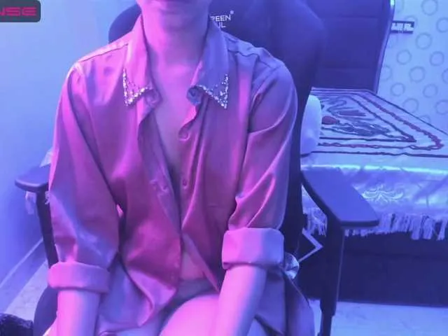 Live sex webcam photo for YourNympho #275501526