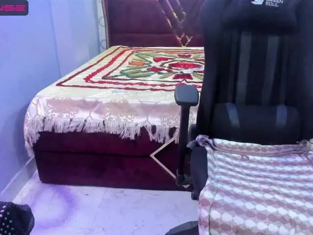 Live sex webcam photo for YourNympho #275511016