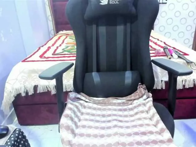 Live sex webcam photo for YourNympho #275925589