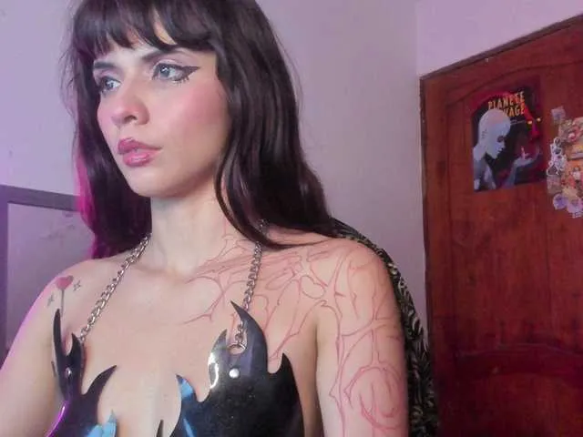 Live sex webcam photo for YourRosenrot #288040652