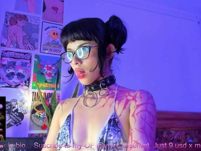 Live sex webcam photo for YourRosenrot #291607389