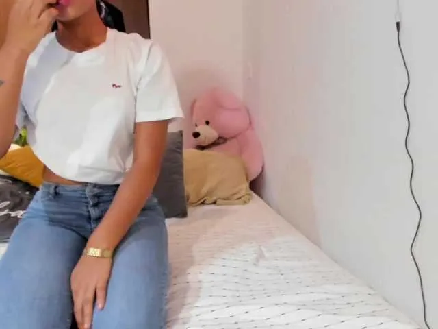 Live sex webcam photo for YourSally #272233373
