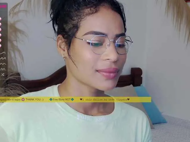 Live sex webcam photo for YourSally #274322770