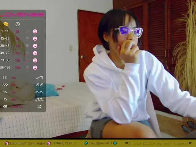 Live sex webcam photo for YourSally #274975279