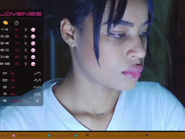 Live sex webcam photo for YourSally #275154517