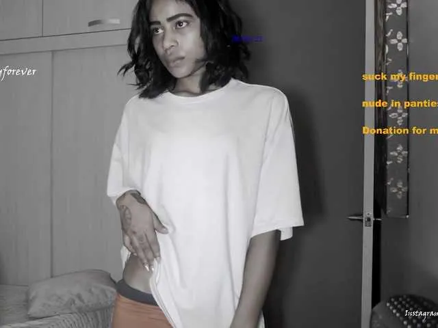 Live sex webcam photo for YourSally #275529572