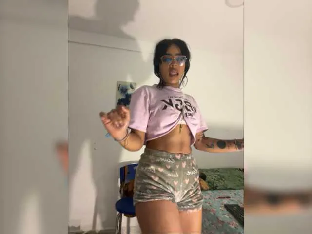 Live sex webcam photo for YourSally #276847628