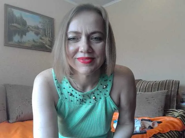 Live sex webcam photo for YourXQueen #275531995