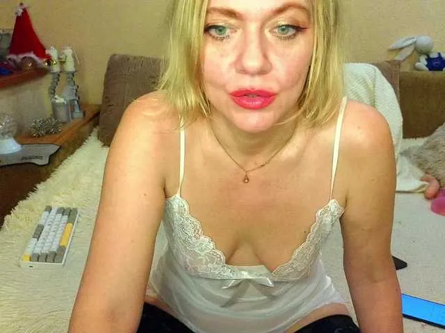 Live sex webcam photo for YourXQueen #292612681