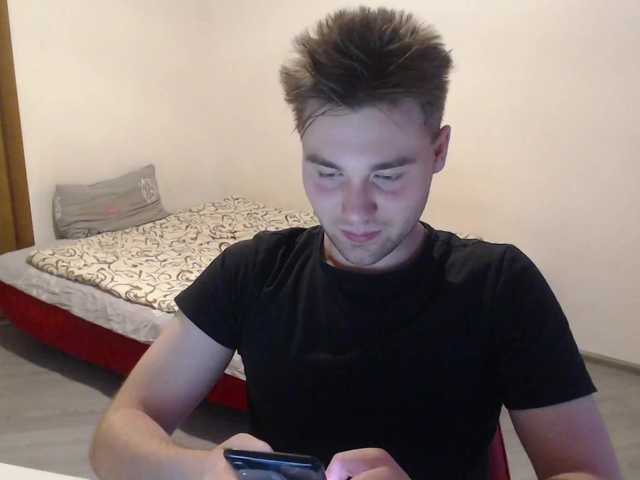 Live sex webcam photo for Yourchikk #273615158