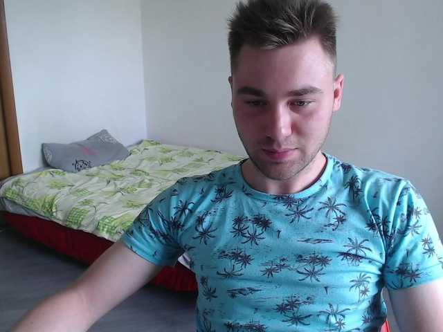 Live sex webcam photo for Yourchikk #273729577