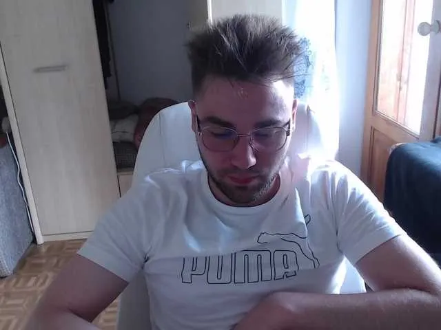 Live sex webcam photo for Yourchikk #275461646