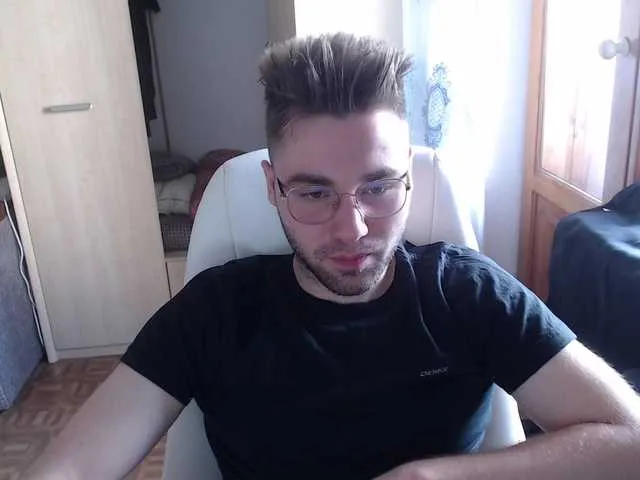 Live sex webcam photo for Yourchikk #275473779