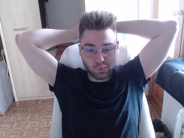 Live sex webcam photo for Yourchikk #275486331