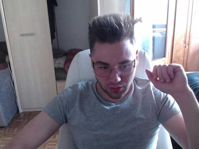 Live sex webcam photo for Yourchikk #275531046