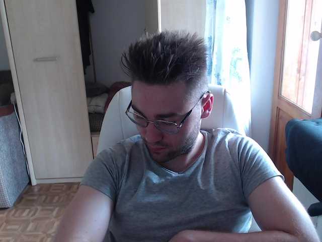 Live sex webcam photo for Yourchikk #275541751