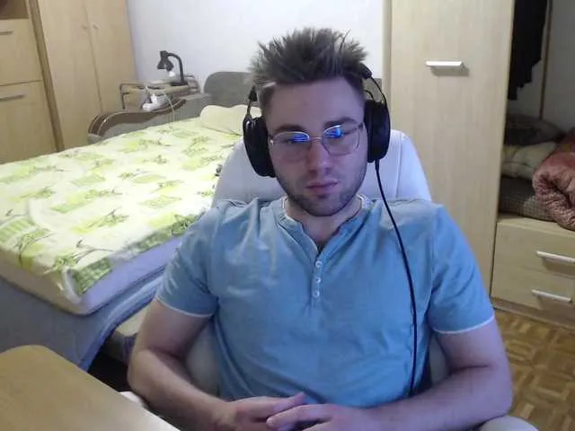 Live sex webcam photo for Yourchikk #275545789