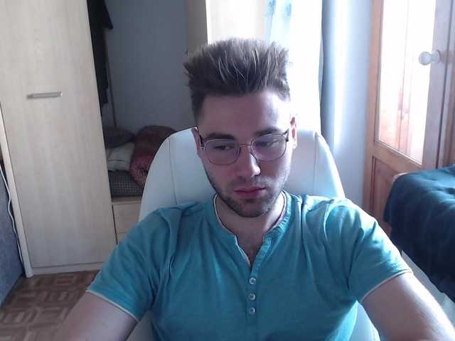 Live sex webcam photo for Yourchikk #275550074